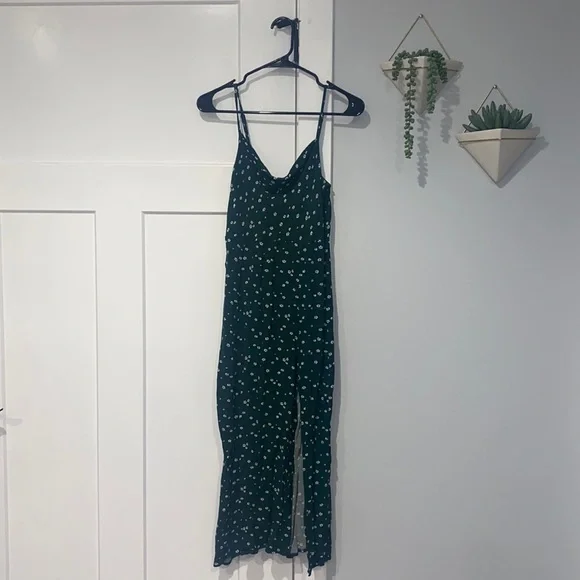 green emerald velvet dress Buy AMERICAN EAGLE Womens U-0395-7173-300 Square Neck Mini Dress, GREEN, L  at Amazon.in